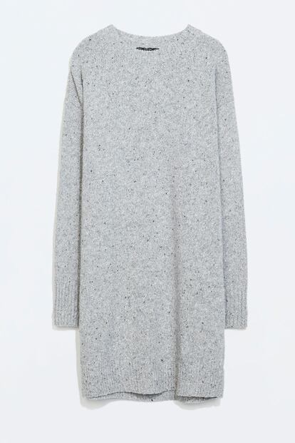 Vestido gris jaspeado de Zara (39,95 euros).