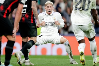 Fede Valverde celebra su gol ante el Leipzig este miércoles en el Santiago Bernabéu.