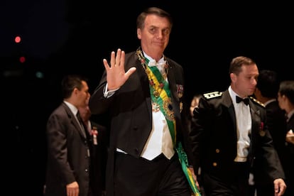 O presidente brasileiro, Jair Bolsonaro, chega ao Palácio Imperial para o Banquete da Corte após a cerimônia de entronização de Naruhito em Tóquio.