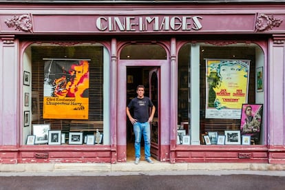 Alexandre Boyer gestiona la tienda más antigua de Europa dedicada a los póster de cine.