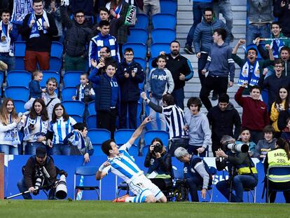 Oyarzabal celebra su gol contra el Getafe, este domingo en Anoeta.