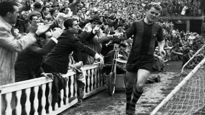 Kubala festeja un gol en Les Corts.