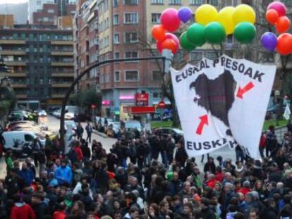 Participantes en la manifestación a favor de los presos de ETA el pasado sábado en Bilbao.