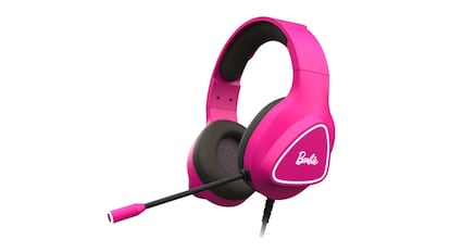 Barbie en El Corte Inglés con productos como unos cascos gaming color rosa Barbiecore la película