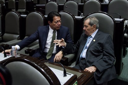 Mario Delgado y Porfirio Muñoz Ledo, en la Cámara de Diputados, en septiembre de 2019.