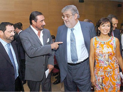 De izquierda a derecha, Javier González Ferrari, Carlos Herrera, José Manuel Lara e Isabel Gemio, en Onda Cero.