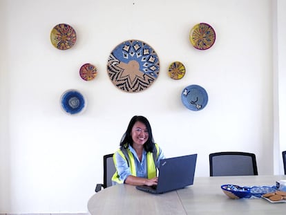 Rosalind Ng, ingeniera de Singapur, construye una planta de abastecimiento de agua en Ruanda.