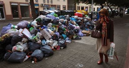 Basura acumulada en Jerez durante la huelga del pasado año.