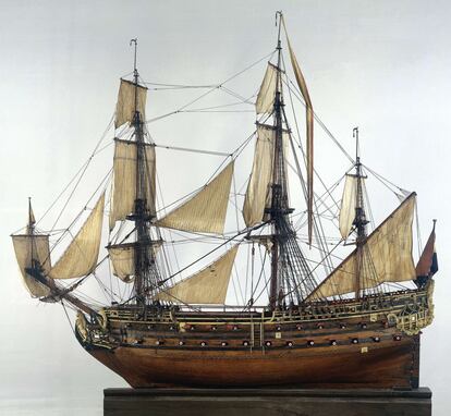 Un detalle de un modelo del barco holandés William Rex, realizado por C. Moesman en 1698, que se expone en el Rijksmuseum.