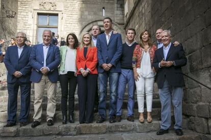 Los barones del PP arroparon este sábado en Barcelona a su candidato a la Generalitat, Xavier García Albiol. De izquierda a derecha: el presidente de Melilla, Juan José Imbroda; el de La Rioja, José Ignacio Ceniceros; la vicesecretaria del PP Andrea Levy; la presidenta de Madrid, Cristina Cifuentes; el de Castilla y León, Juan Vicente Herrera; Albiol; el de Galicia Alberto Núñez Feijóo; Alicia Sánchez-Camacho; el presidente murciano, Pedro Antonio Sánchez y el vicesecretario del PP Javier Arenas.