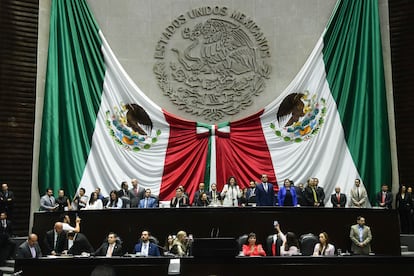 Luisa María Alcalde, secretaria de Gobernación, habla durante la sesión de apertura de la LXVI Legislatura, en San Lázaro, este domingo en Ciudad de México.