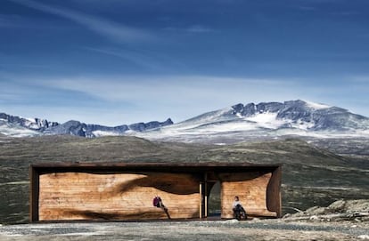 El pabell&oacute;n del Centro Noruego del Reno Salvaje en el parque nacional de Dovrefjell, proyectado por el estudio Snohetta.