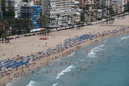 Vista de la Playa de Poniente de Benidorm desde el mirador de la Ermita Virgen del Mar.