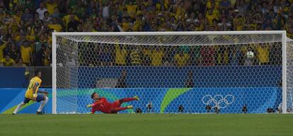 Neymar anota el último penalti y le da el oro a Brasil.