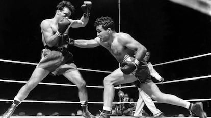 LaMotta (dir.), durante luta em que ganhou o título mundial