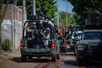 Mexican military personnel participate in an operation in Culiacán, Sinaloa, on October 22, 2024.