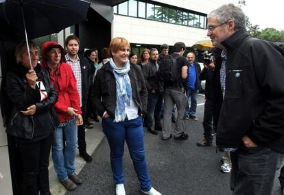 Los secretarios generales de ELA y LAB, Adolfo Muñoz, y Ainhoa Etxaide, registran la convocatoria de huelga. 