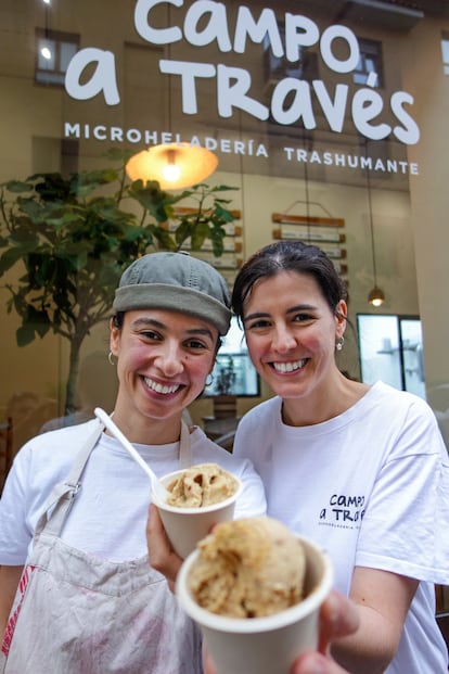 Paula López Montero y María Luz Villegas, de la microheladería trashumante Campo a Través.