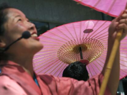 Actuación de la compañía japonesa Senmaru en la calle Mayor de Alcorcón durante el comienzo del Festival de Teatro de Calle.