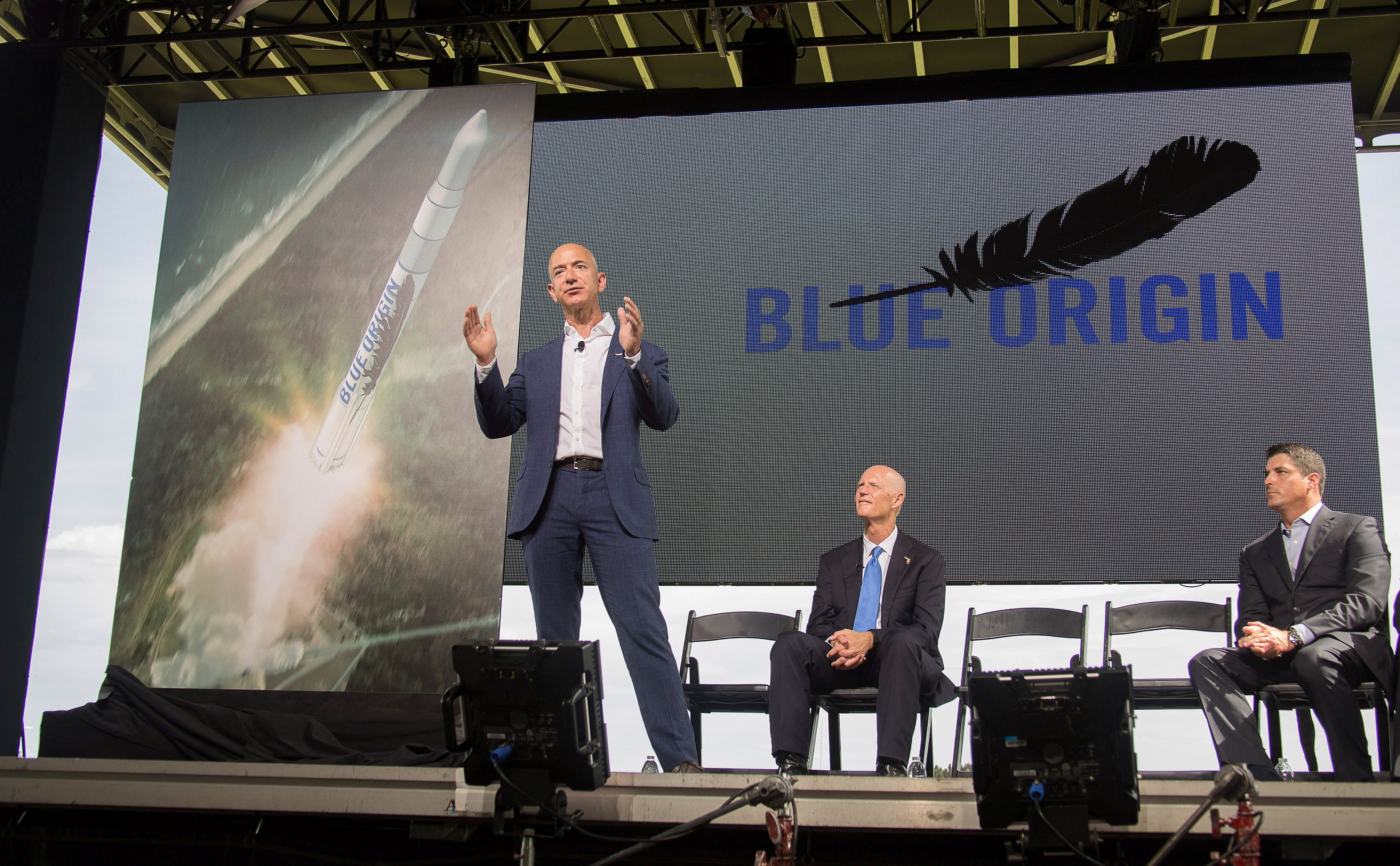 Bezos acelera en la carrera espacial frente a Elon Musk y abre su Blue Origin a nuevos inversores