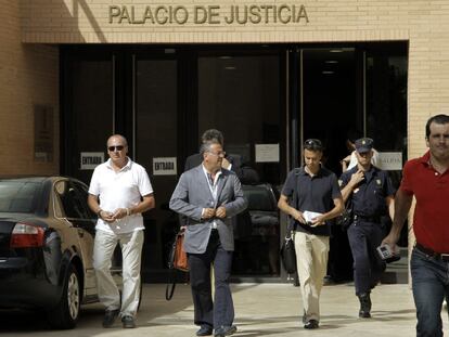 Enrique Ortiz, en julio, a la salida de los juzgados de Orihuela.