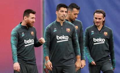 Messi, Suárez, Busquets e Griezmann no treino.