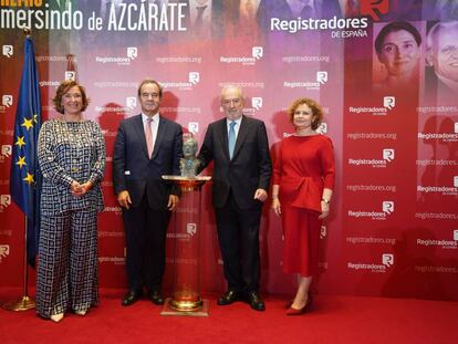 En la foto, de izquierda a derecha: Belén Merino, decana autonómica de los registradores de Madrid; Andrés Allamand, secretario general Iberoamericano; Santiago Muñoz Machado, director de la Real Academia Española y María Emilia Adán, decana de los Registradores de España.