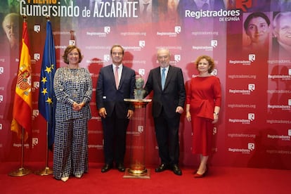 En la foto, de izquierda a derecha: Belén Merino, decana autonómica de los registradores de Madrid; Andrés Allamand, secretario general Iberoamericano; Santiago Muñoz Machado, director de la Real Academia Española y María Emilia Adán, decana de los Registradores de España.