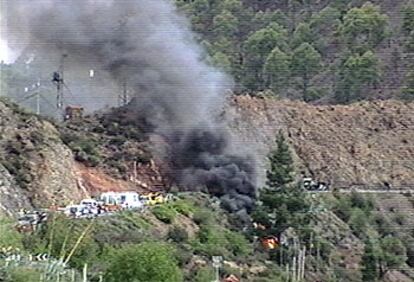 El incendio causado por el accidente del helicóptero de rescate en San Bartolomé de Tirajana.