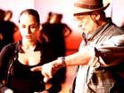 Aida Gómez y Carlos Saura, durante el rodaje de <b></b><i>Salomé.</i>