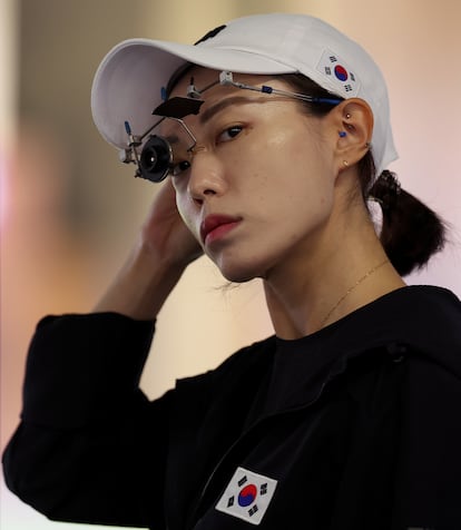 Kim Yeji and her defiant look in Paris 2024.