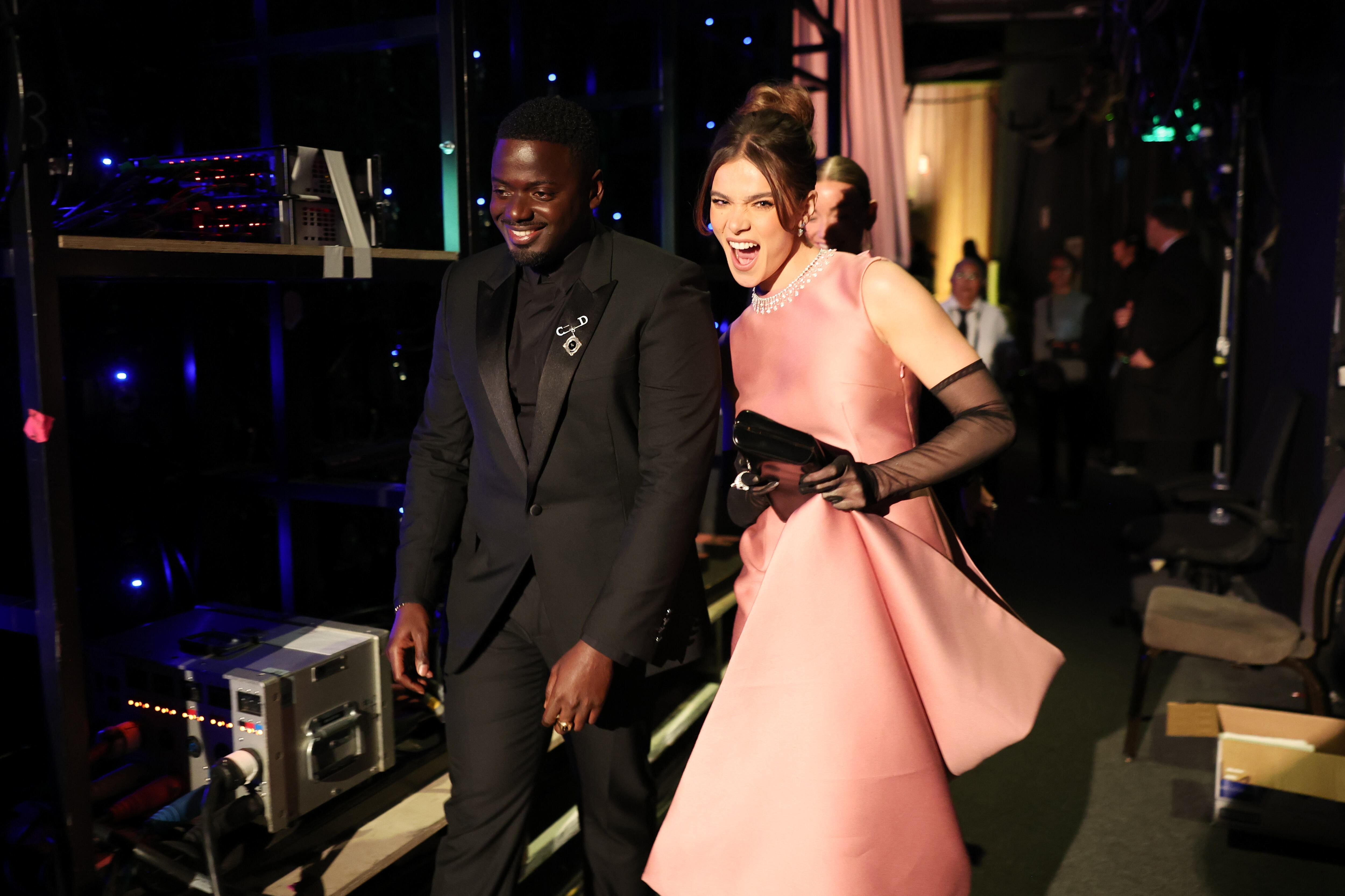 Daniel Kaluuya y Hailee Steinfeld presentaron uno de los galardones.