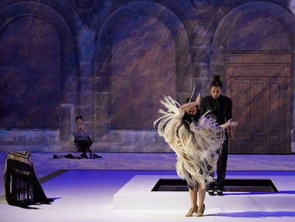 Un momento de un ensayo de 'Grito Pelao', con Rocío Molina (bailando) y Sílvia Pérez Cruz.