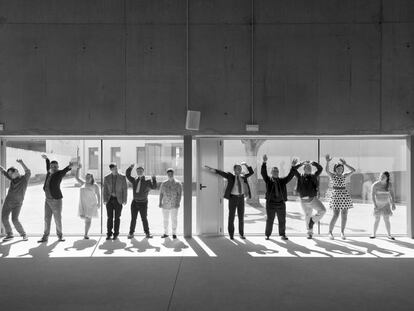 Protagonistas de la asociación Down Coruña del proyecto fotográfico Bailamos bajo la lluvia