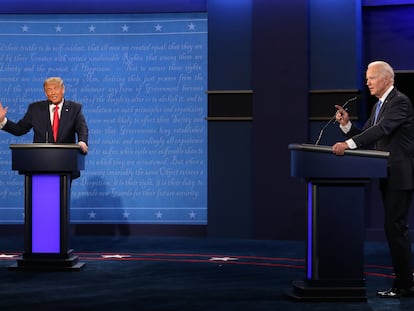 Donald Trump y Joe Biden, en un debate para las elecciones de 2020, en Nashville (Tennessee, EE UU).