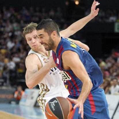 Navarro y Pocius, durante el partido