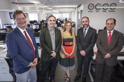 Enrique Dussel, Luis Miguel González, Valeria Moy, Arie Ellstein y Salvador Behar, tras el primer Desayuno de Redacción de EL PAÍS.