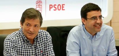 Javier Fern&aacute;ndez (i) junto a Mario Jim&eacute;nez. 