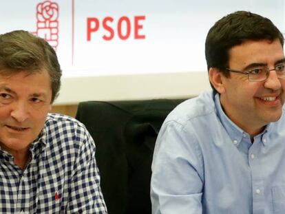 Javier Fern&aacute;ndez (i) junto a Mario Jim&eacute;nez. 