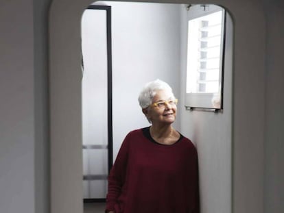 Liliana Porter, fotografiada en la galer&iacute;a Espacio M&iacute;nimo de Madrid.