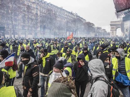 Fotografía de archivo de 2018 de una movilización de los 'chalecos amarrillos' en París.