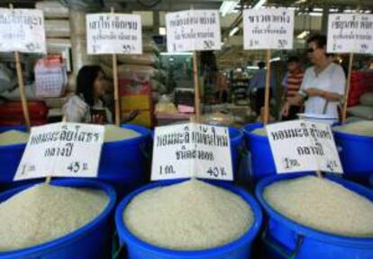 Imagen de varios tipos de arroz en un mercado de Bangkok, Tailandia. EFE/Archivo