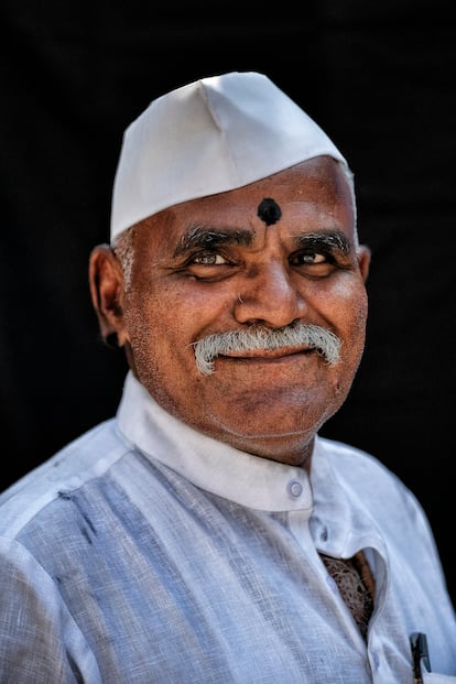 Manik Bhau Bhalsing, 52, is from Rachguru Nagar (Pune) and has been working as a 'dabbawala' for 29 years.