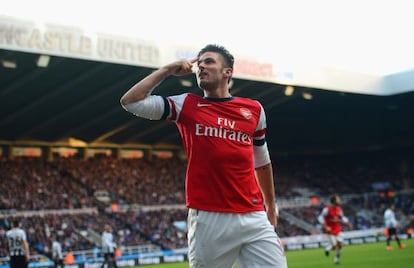 Giroud celebra su gol al Newcastle