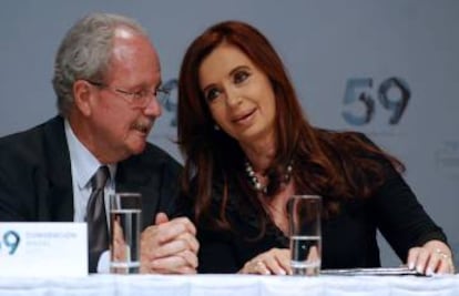 El expresidente de la Cámara de la Construcción, Carlos Wagner, junto a Cristina Kirchner en 2011.