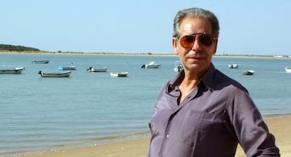 Rafael de Paula, en la playa de Sanl&uacute;car de Barrameda en 2004.