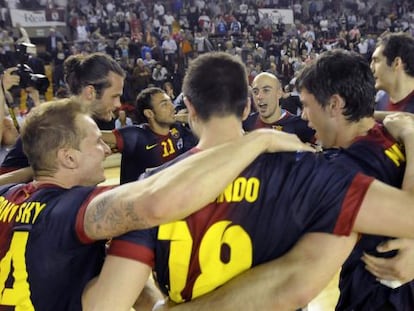 Los jugadores del Barça celebran el título de Liga.