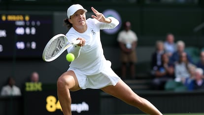 Swiatek, durante el partido contra Martic en la pista central del All England.