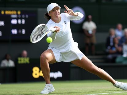 Swiatek, durante el partido contra Martic en la pista central del All England.