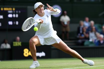 Swiatek, durante el partido contra Martic en la pista central del All England.